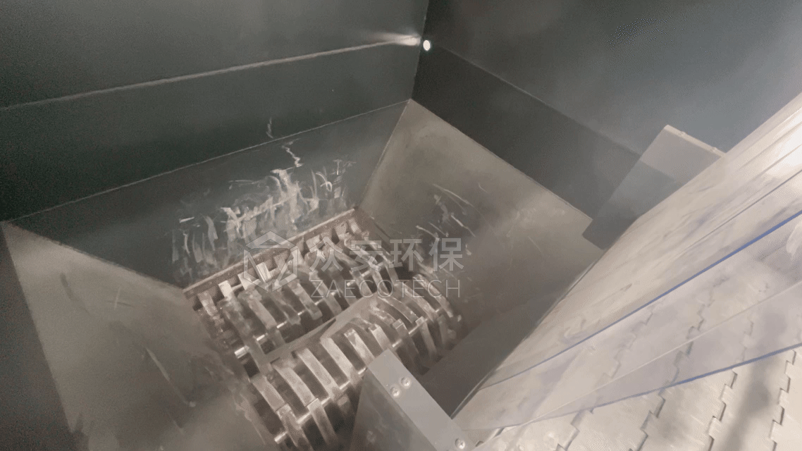 風(fēng)機(jī)葉片破碎過(guò)程.gif 風(fēng)機(jī)葉片破碎過(guò)程.gif