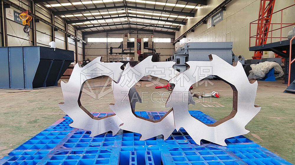 工業(yè)固廢撕碎機(jī)刀具展示.jpg 工業(yè)固廢撕碎機(jī)刀具展示.jpg
